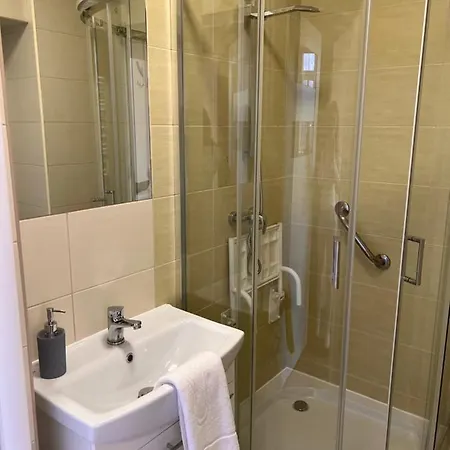 Nauczycielskie Centrum Bed & Breakfast *